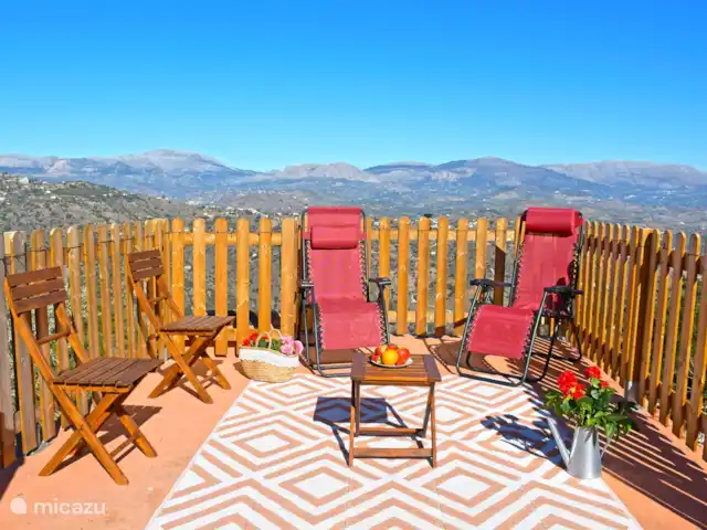Casa Kambó en España, Costa del Sol, Comares - villa Una de las muchas áreas de descanso en Casa Kambo. Siéntete uno con la naturaleza que te rodea.