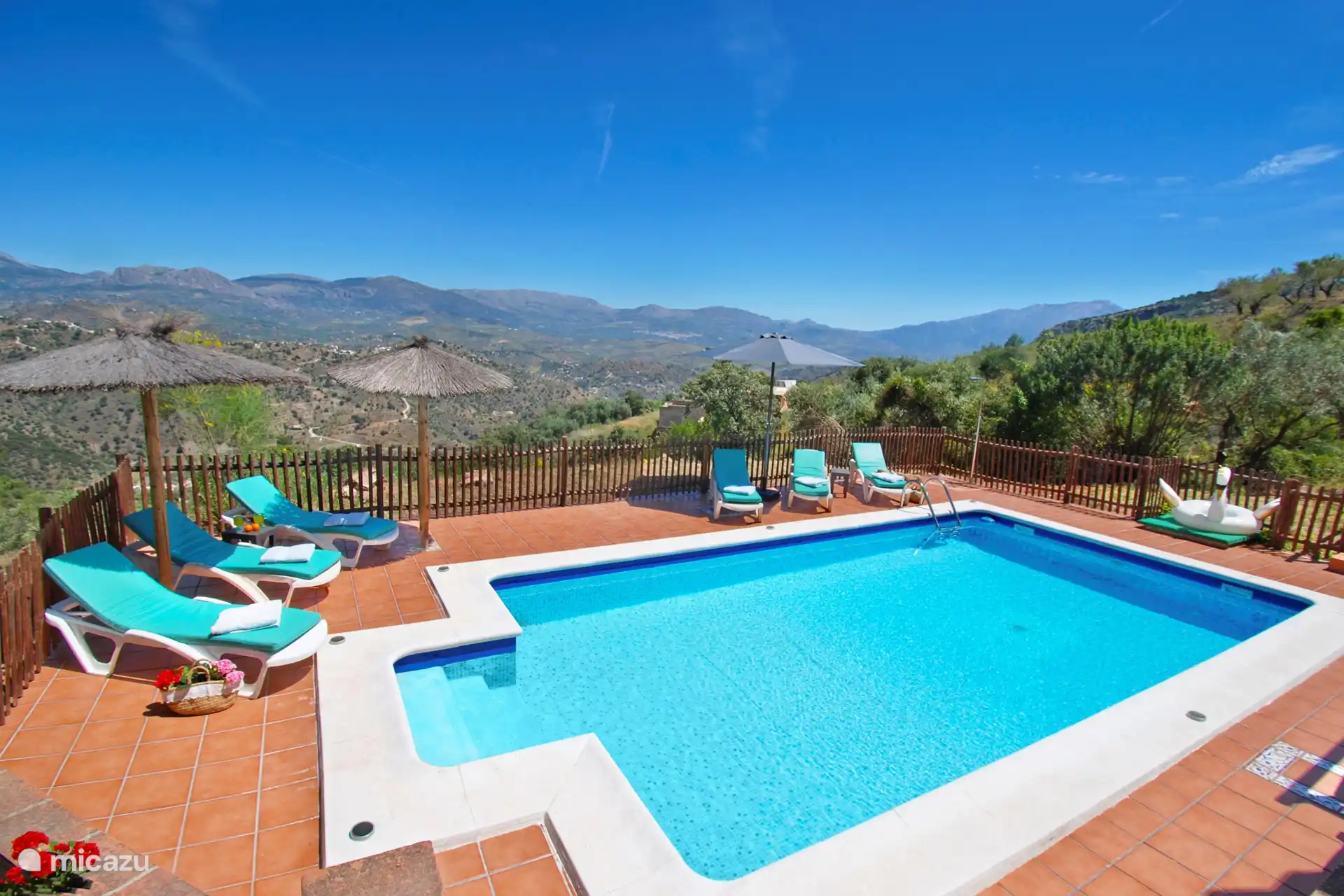 Sierra Tejeda a lo lejos.