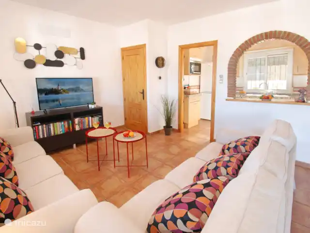 Casa Kambó en España, Costa del Sol, Comares - villa Esta puerta en la sala de estar conduce al estudio / dormitorio privado.