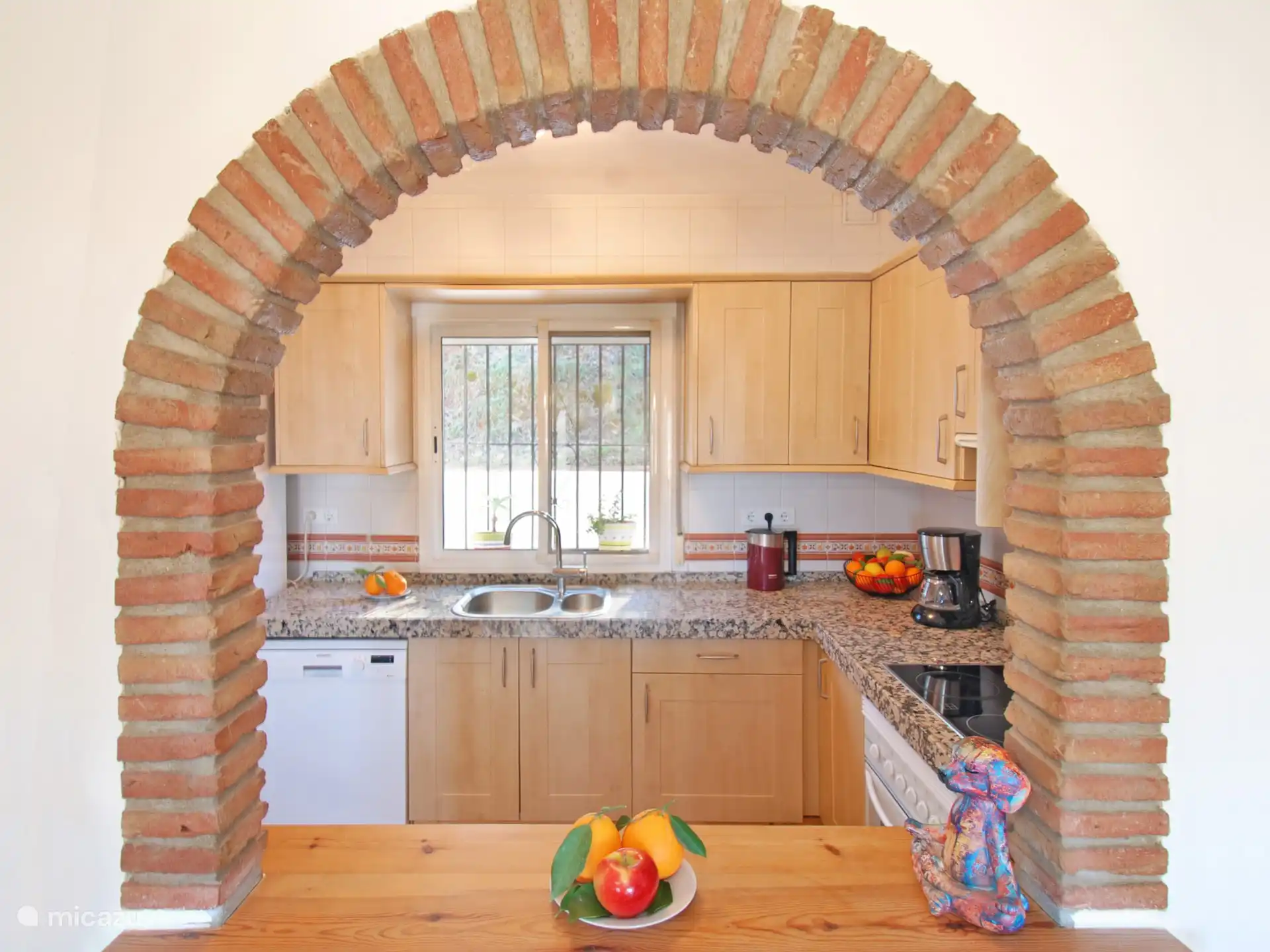 Nuestra cocina está totalmente equipada. Incluso hay una freidora de aire y una batidora de pie.