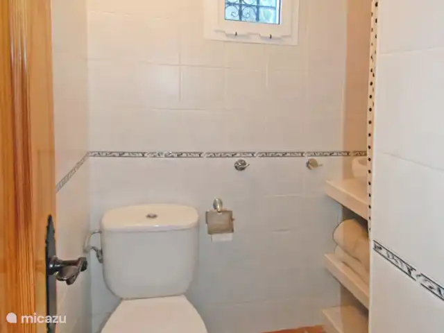 Casa Kambó en España, Costa del Sol, Comares - villa Ducha y WC.