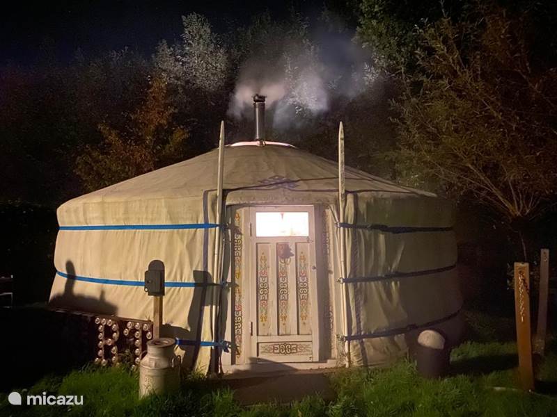Vakantiehuis Nederland, Noord-Brabant, Rosmalen Glamping / Safaritent / Yurt Romantische Yurt met hot tub & sauna