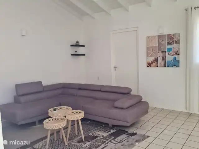 Location de Vacances Curaçao, Banda Ariba (est), Seru Bottelier, maison de vacances - Kasita blanku à la Villa Perla Le salon