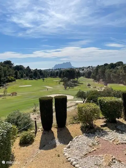 Runde auf dem Golfplatz mit „El penon de ifach“ im Hintergrund