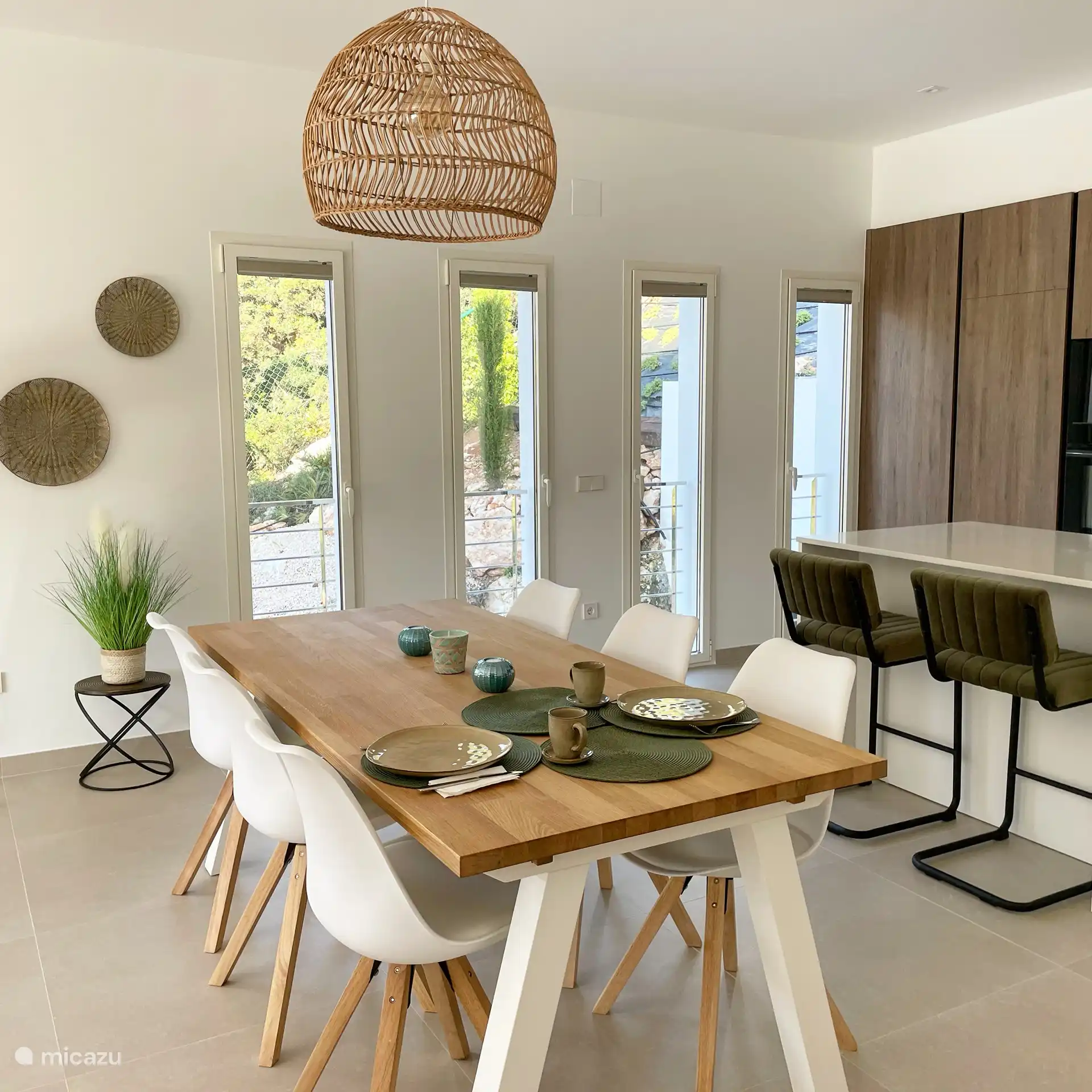 Esszimmer mit moderner offener K&#252;che