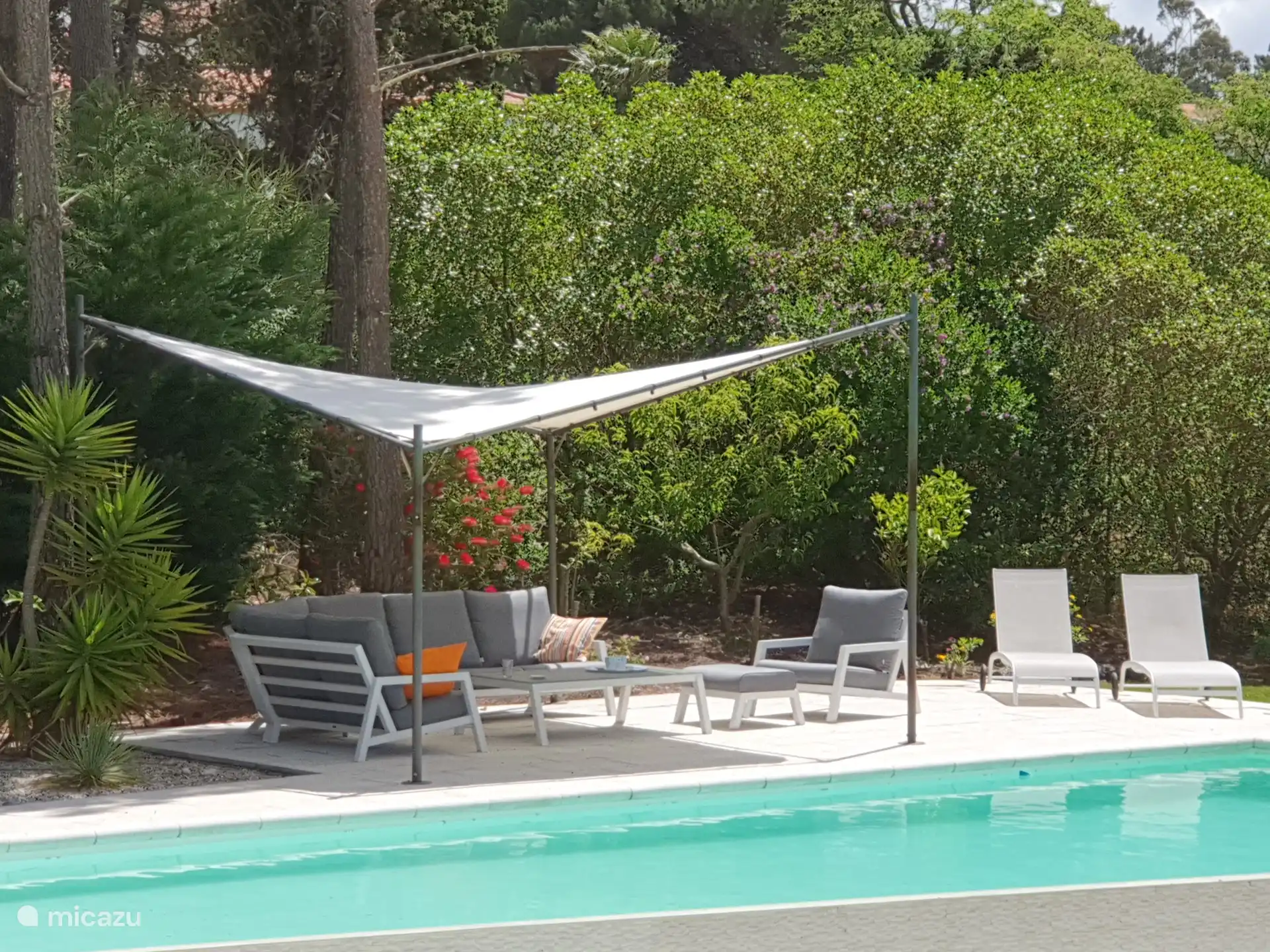 Lounge-Set mit Schattentuch