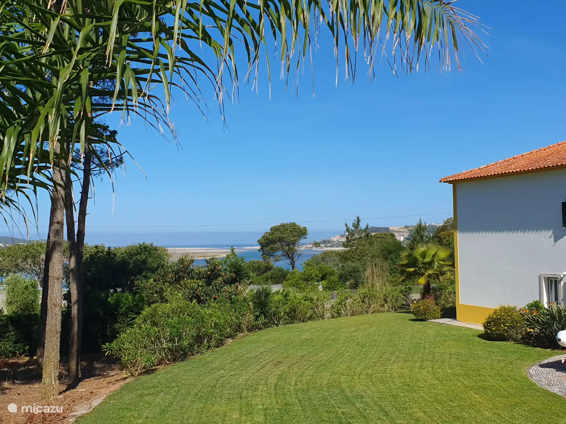 Von der Poolterrasse aus haben Sie einen wunderschönen Blick auf den Atlantik und den Strand.