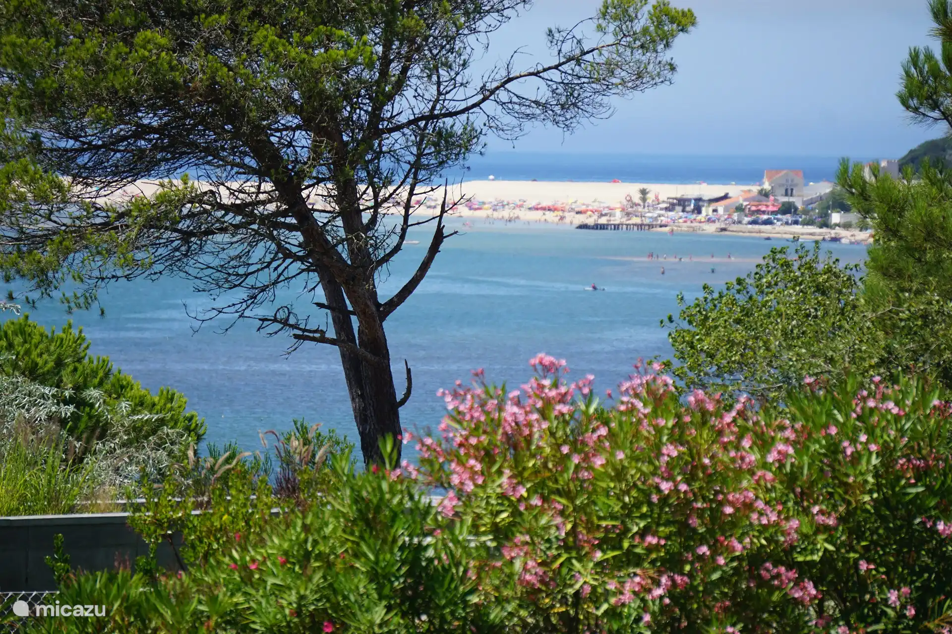 Der Strand von Foz do Arelho liegt in der Nähe