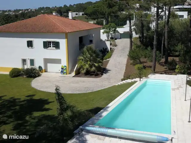 Vila Da Paz, avec vue sur la mer ! | Portugal, Costa de Prata, Nadadouro - villa La piscine mesure 12 m de long. La profondeur augmente de 1,00m à 1,80m