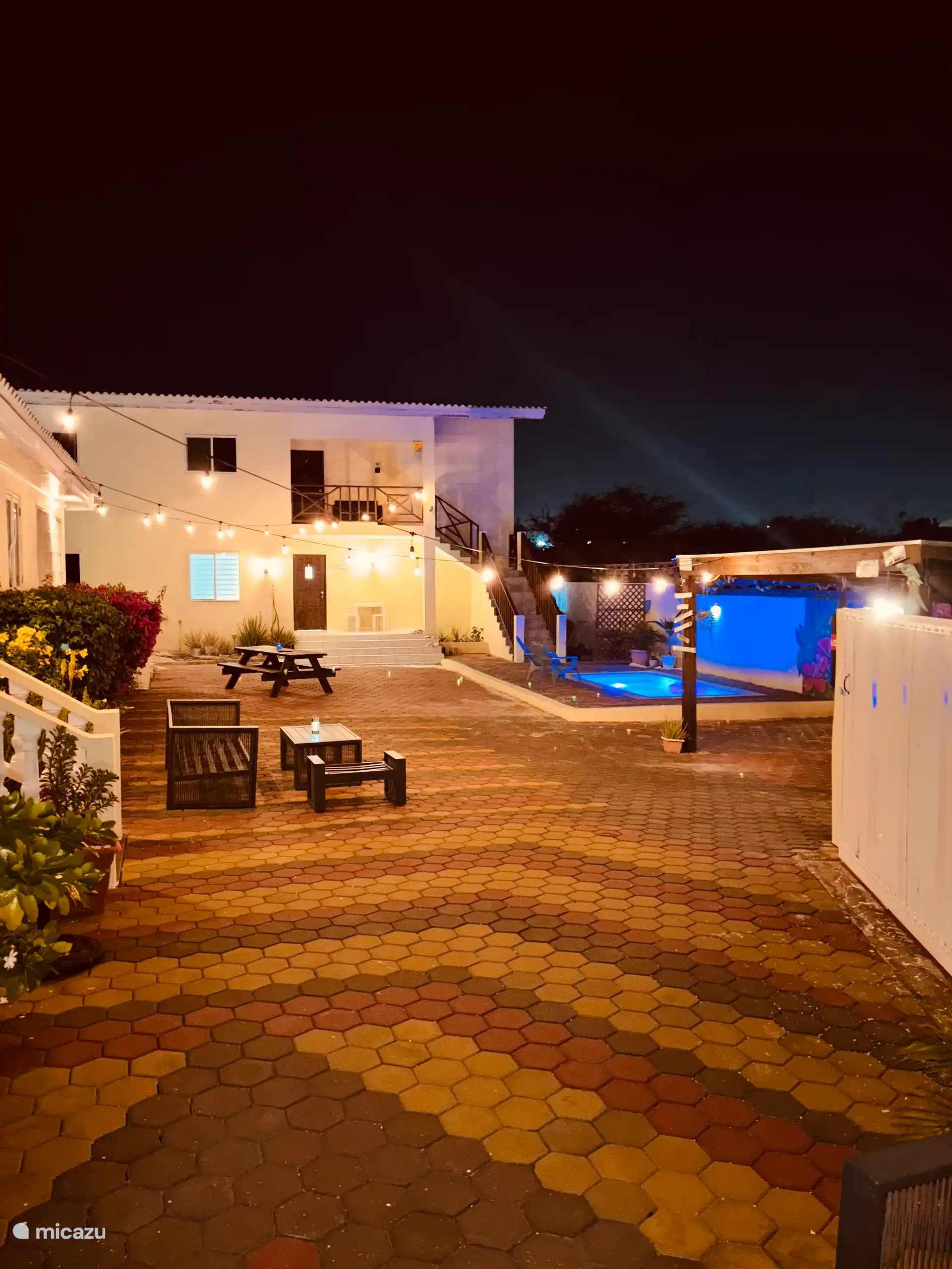 Uitzicht over de tuin/ binnenplaats
