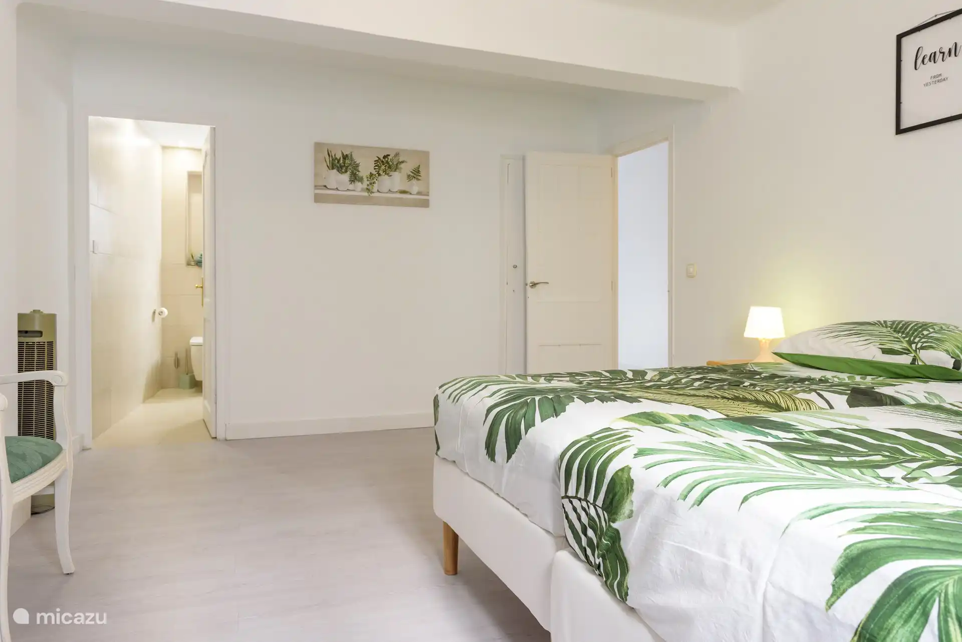 chambre avec salle de bain en suite