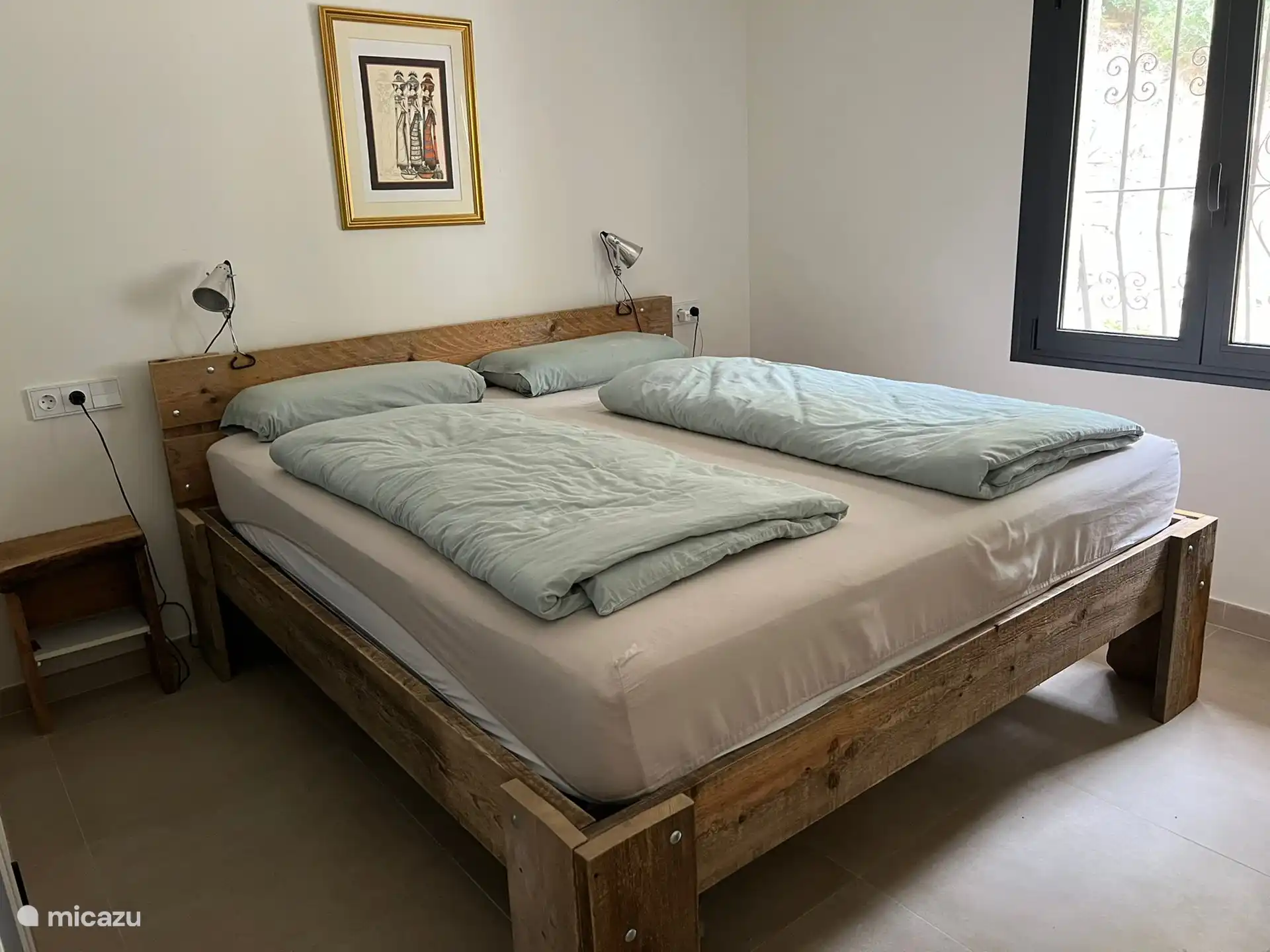 Schlafzimmer im Obergeschoss mit Klimaanlage