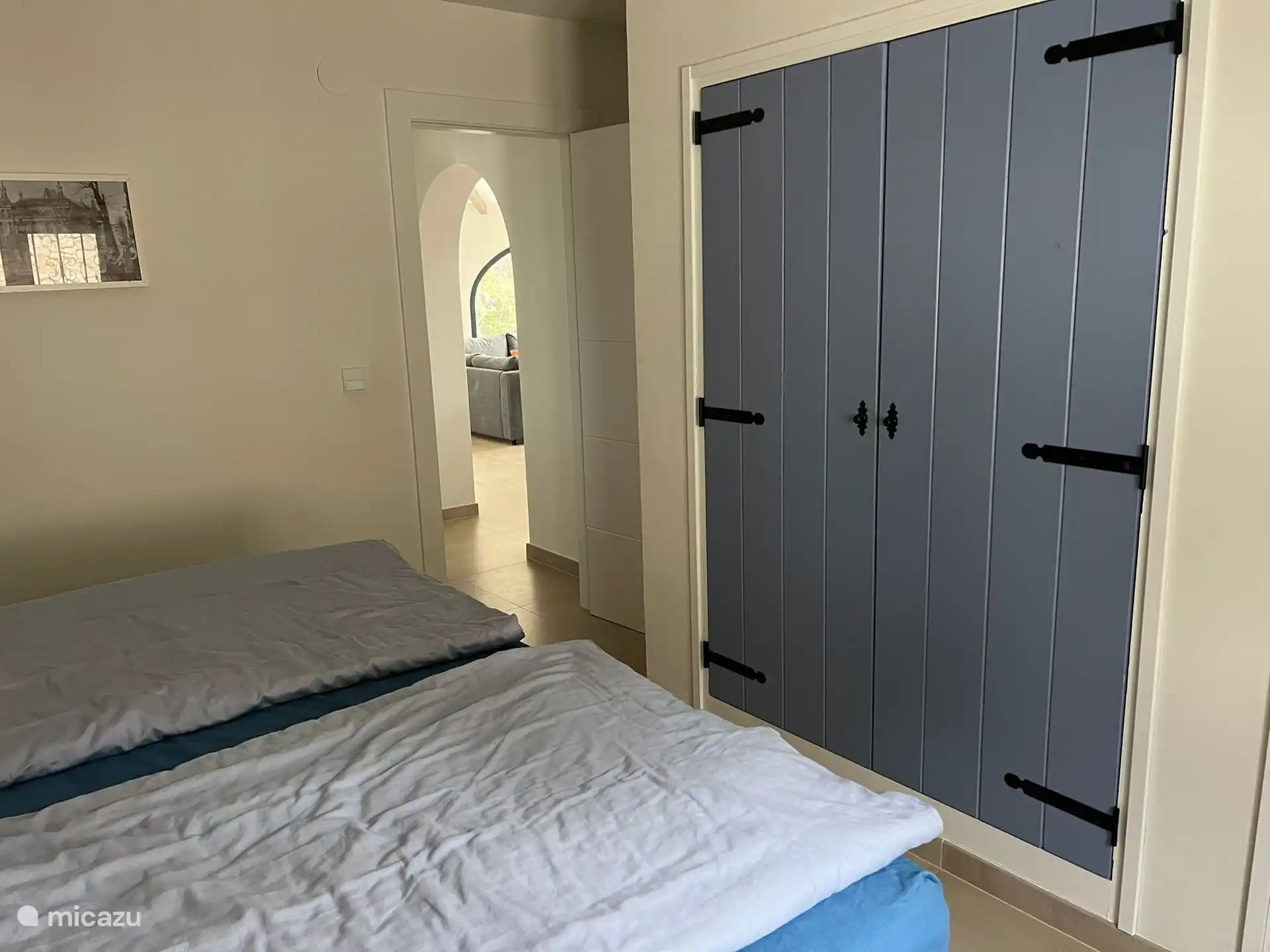 Schlafzimmer im Obergeschoss mit Klimaanlage