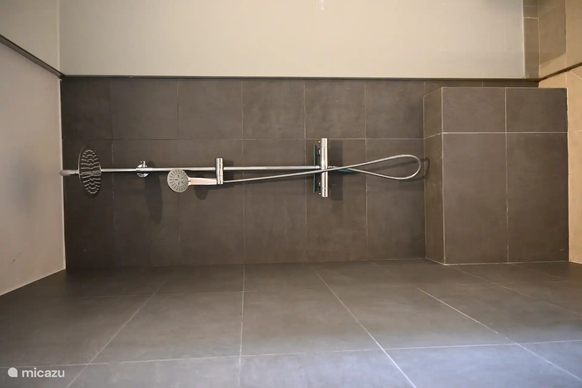 Begehbare Dusche im Erdgeschoss