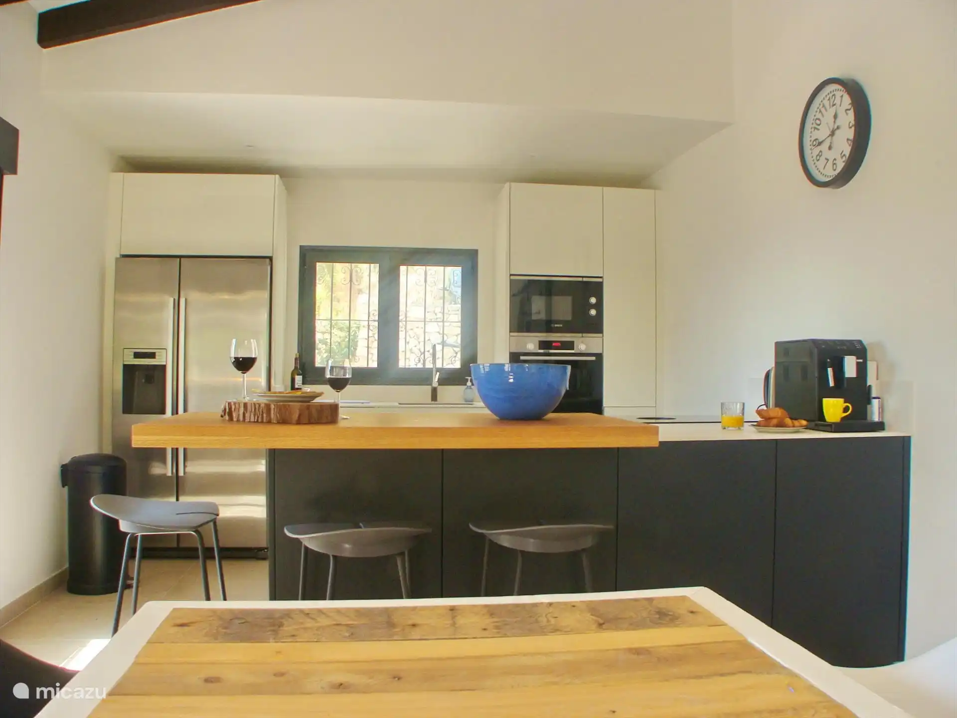 Voll ausgestattete Küche