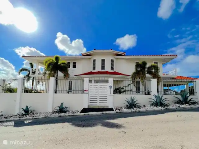 Villa Leoni en Curazao, Banda Arriba (este), Brakkeput Abou - apartamento La majestuosa Villa Leoni se encuentra en la cima de una colina en Brakkeput