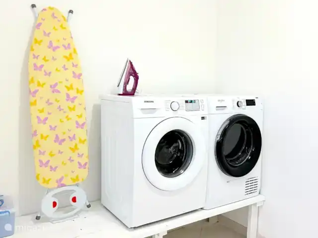 Villa Leoni en Curazao, Banda Arriba (este), Brakkeput Abou - apartamento Posibilidades de lavar, secar y planchar ropa.