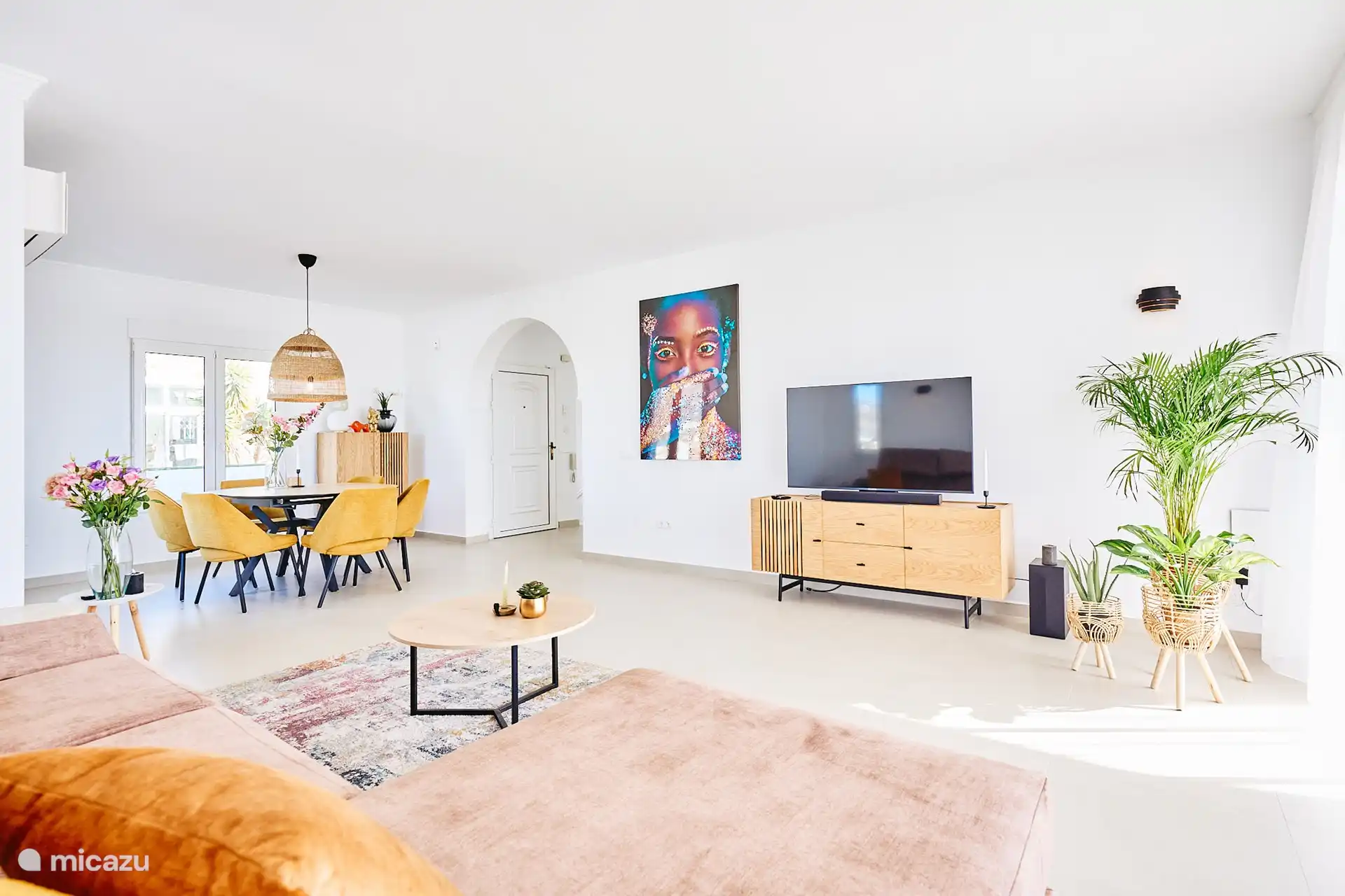 Wohnzimmer mit Essbereich