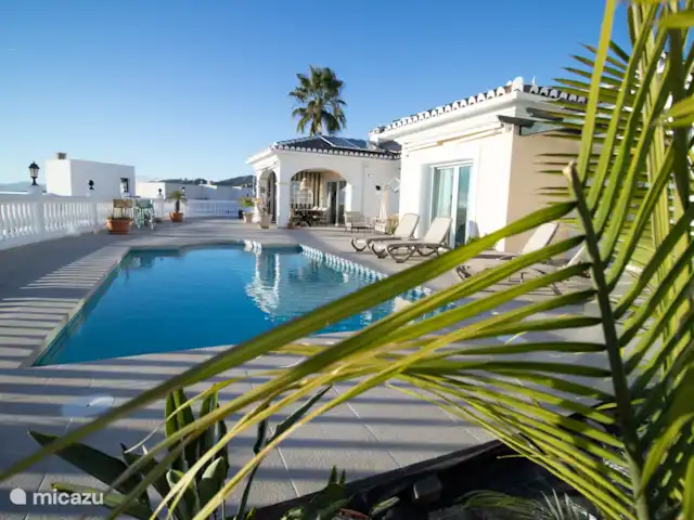 RD01 Villa Atalya en España, Costa del Sol, Torrox-Costa - villa vista trasera de la villa