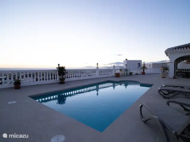RD01 Villa Atalya en España, Costa del Sol, Torrox-Costa - villa piscina