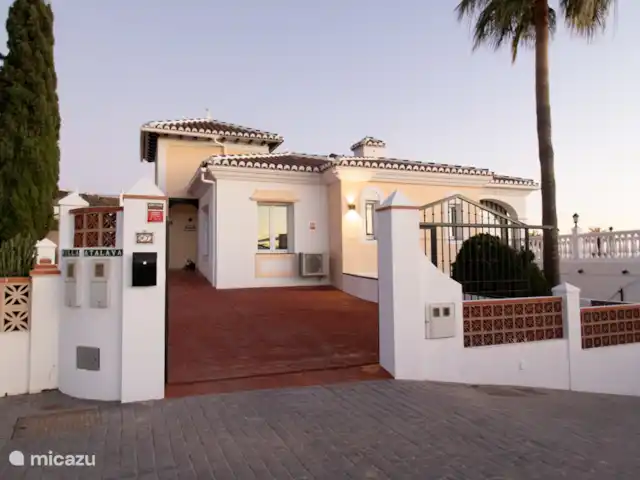 RD01 Villa Atalya en España, Costa del Sol, Torrox-Costa - villa entrada villa