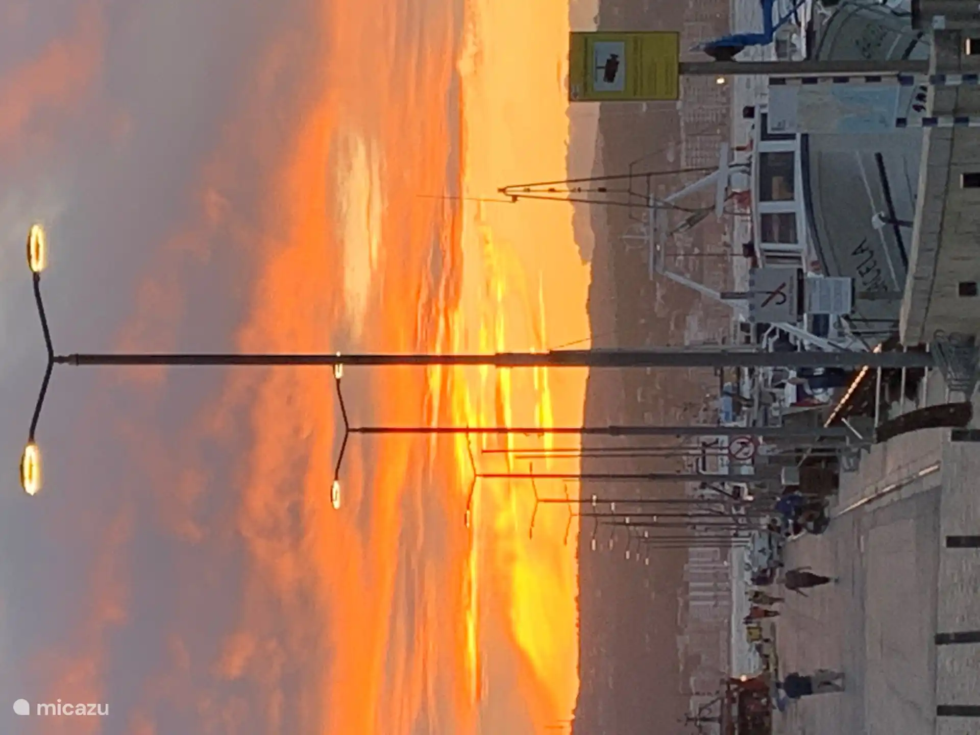 The atmospheric harbor of Palamos