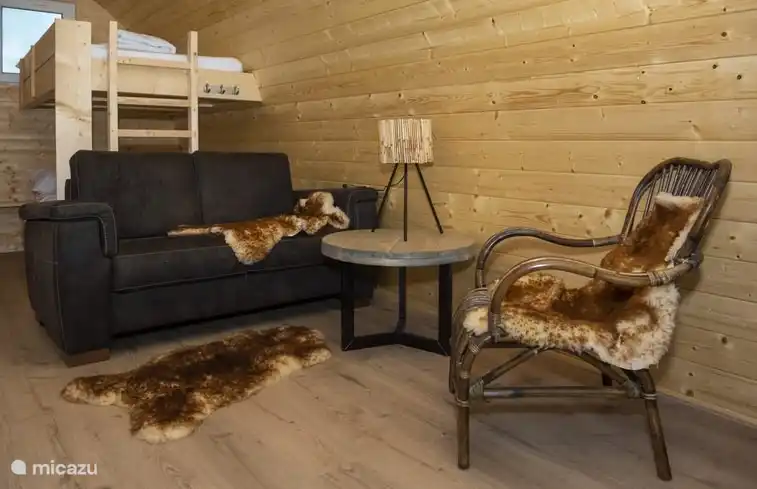 Ausgestreckt auf der Couch