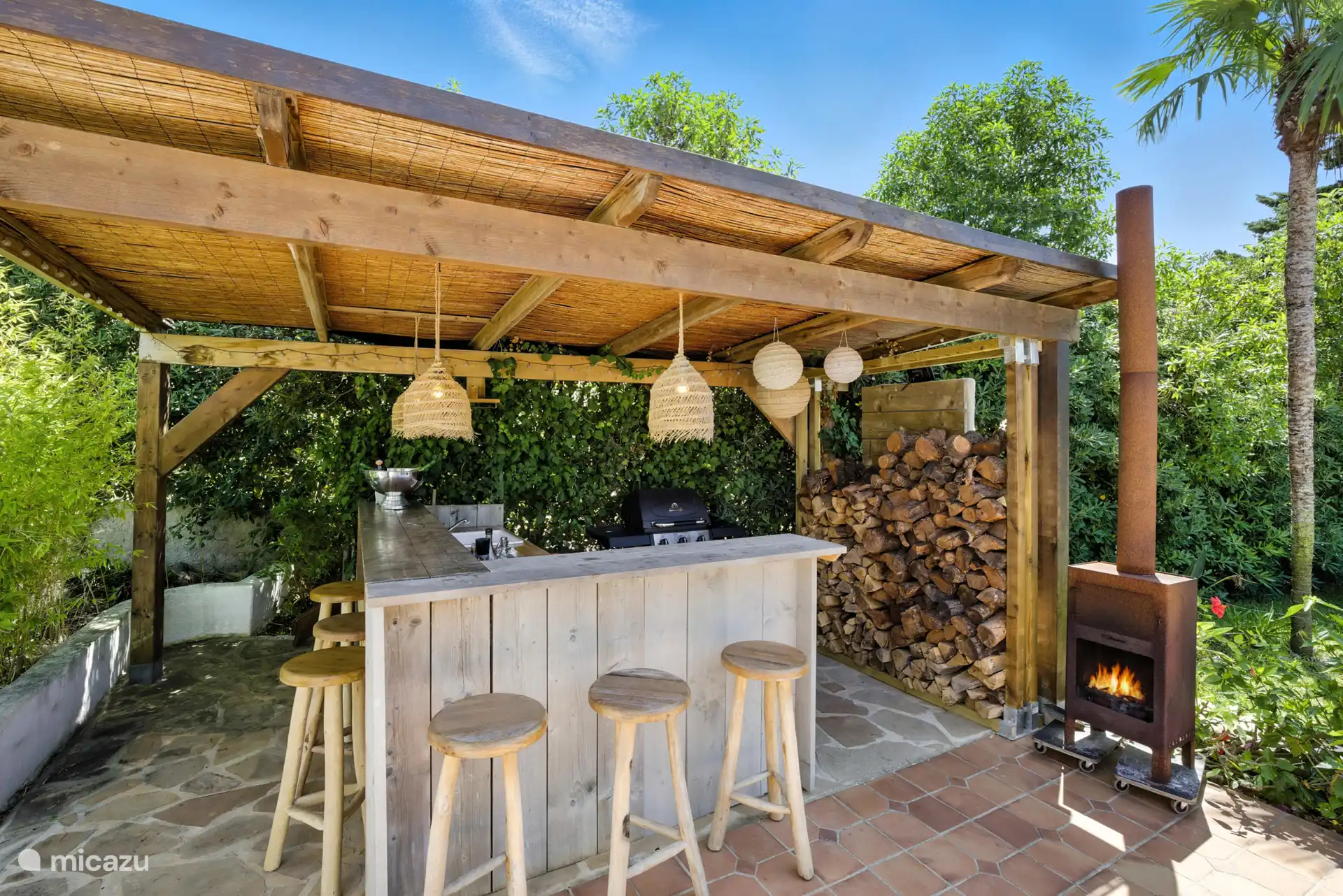 Bar extérieur, eau chaude et froide, BBQ, foyer extérieur