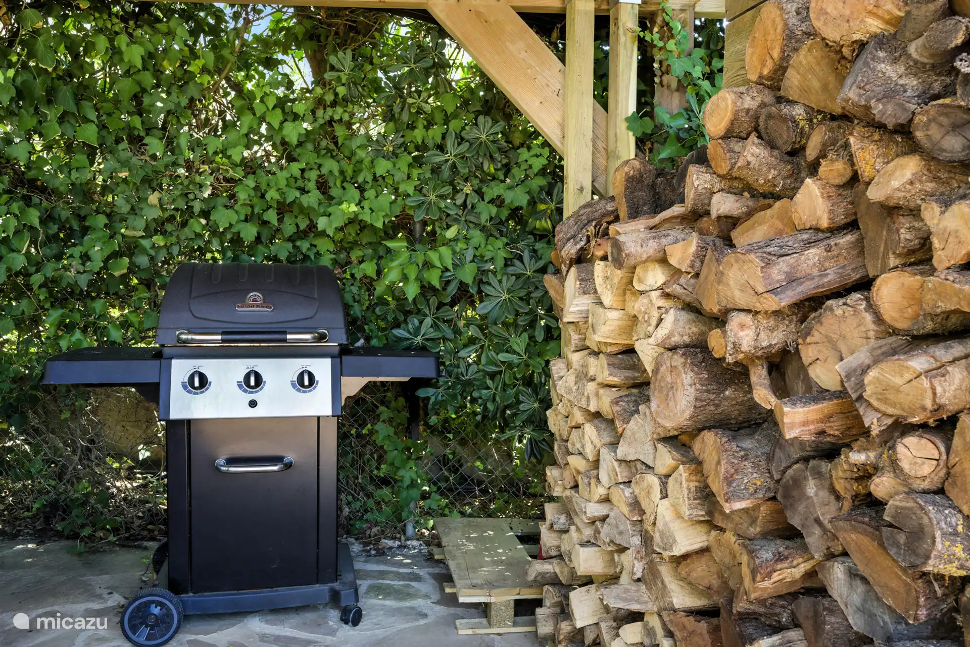 Rangement du bois et bbq