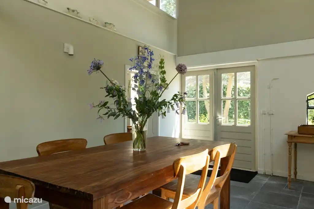 Wohnküche, Eingang zum Haus