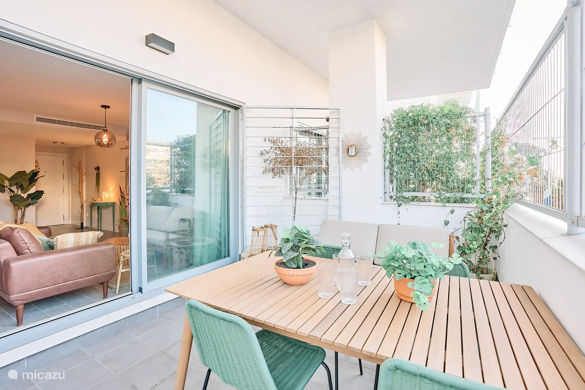 Terrasse mit Essbereich