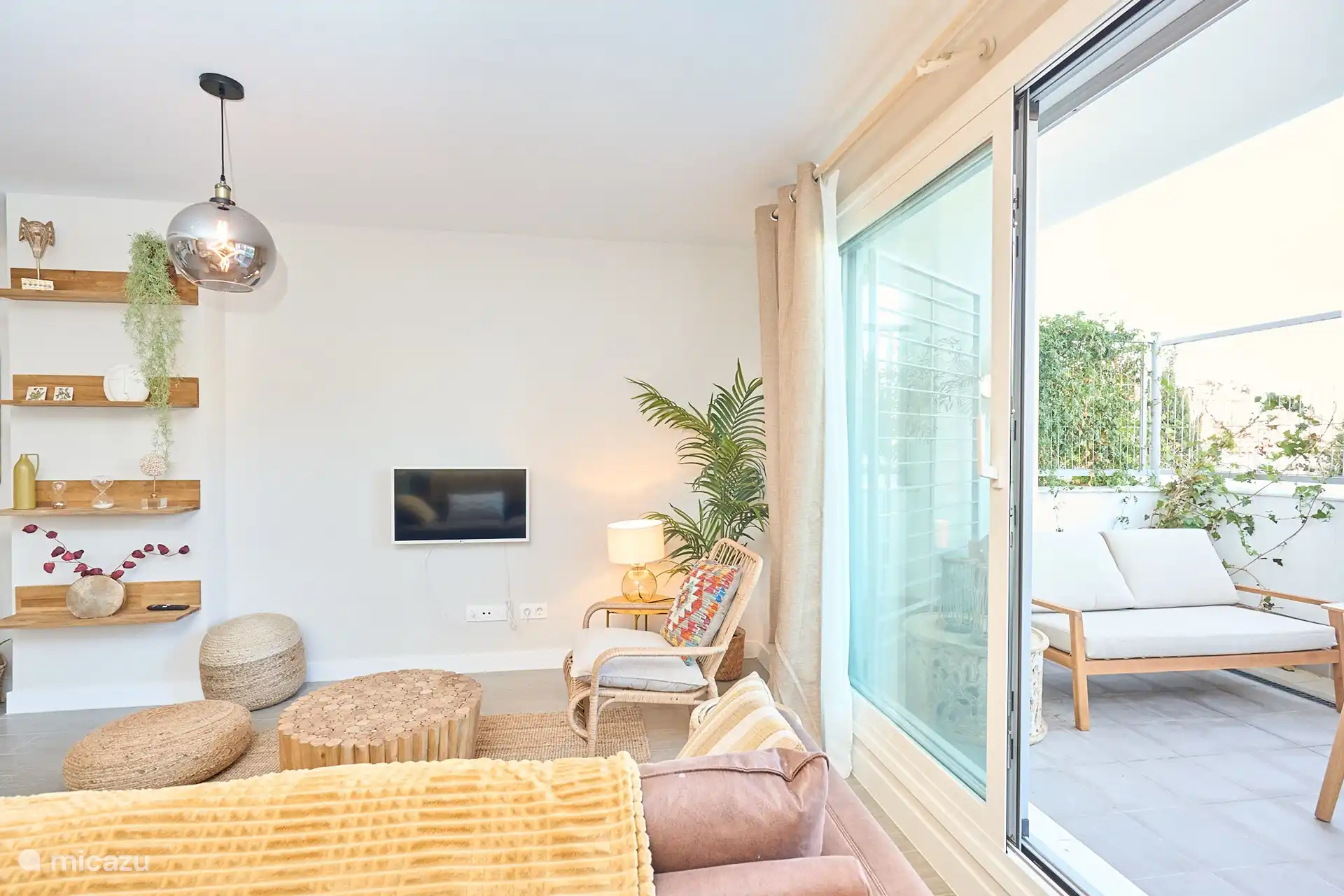 Lounge mit angrenzender Terrasse