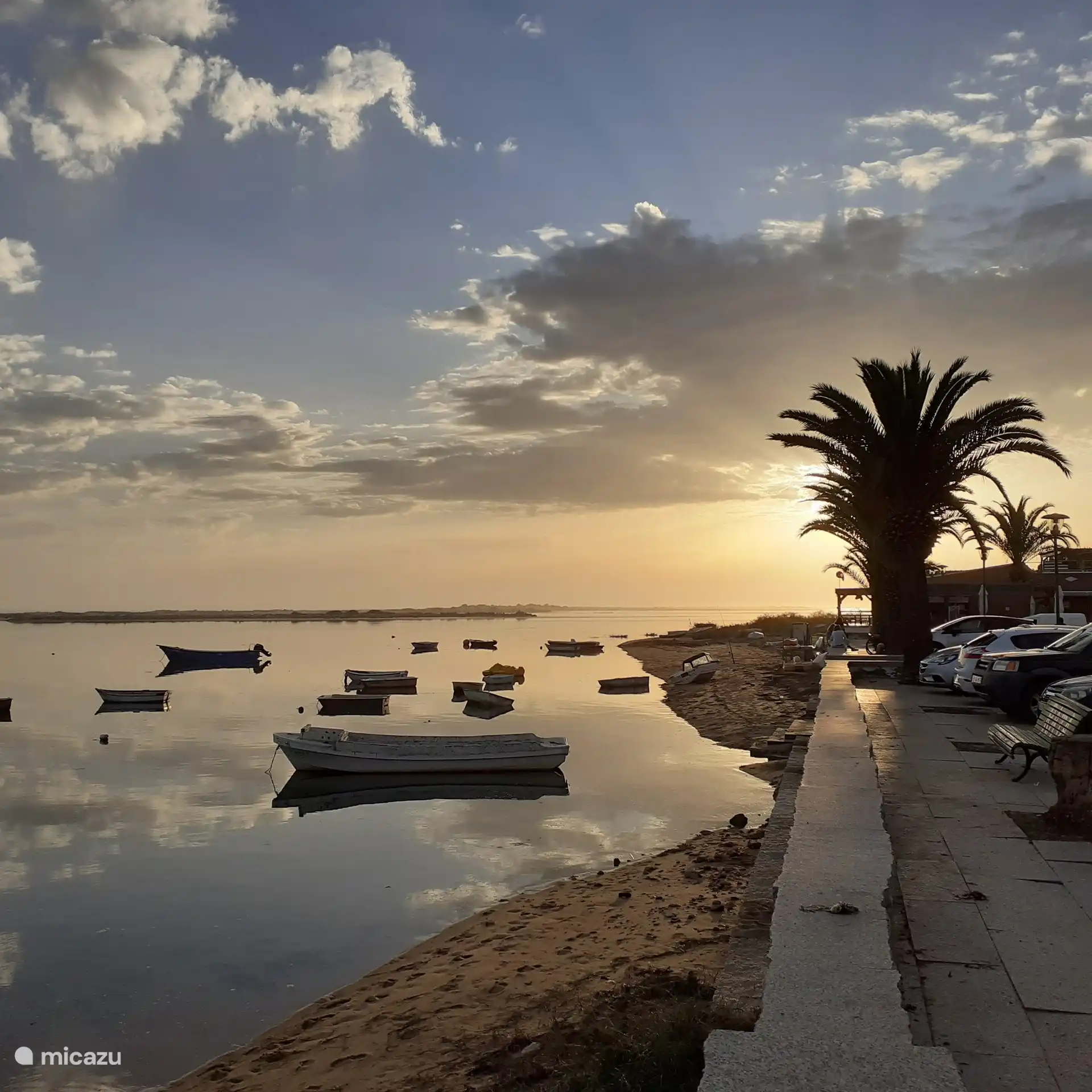 Ein Blick auf die Lagune von der kleinen Stadt 
Santa Lucia aus bei einem der wunderschoenen abendlichen Sonnenuntergeange.Kommen Sie selbst staunen.