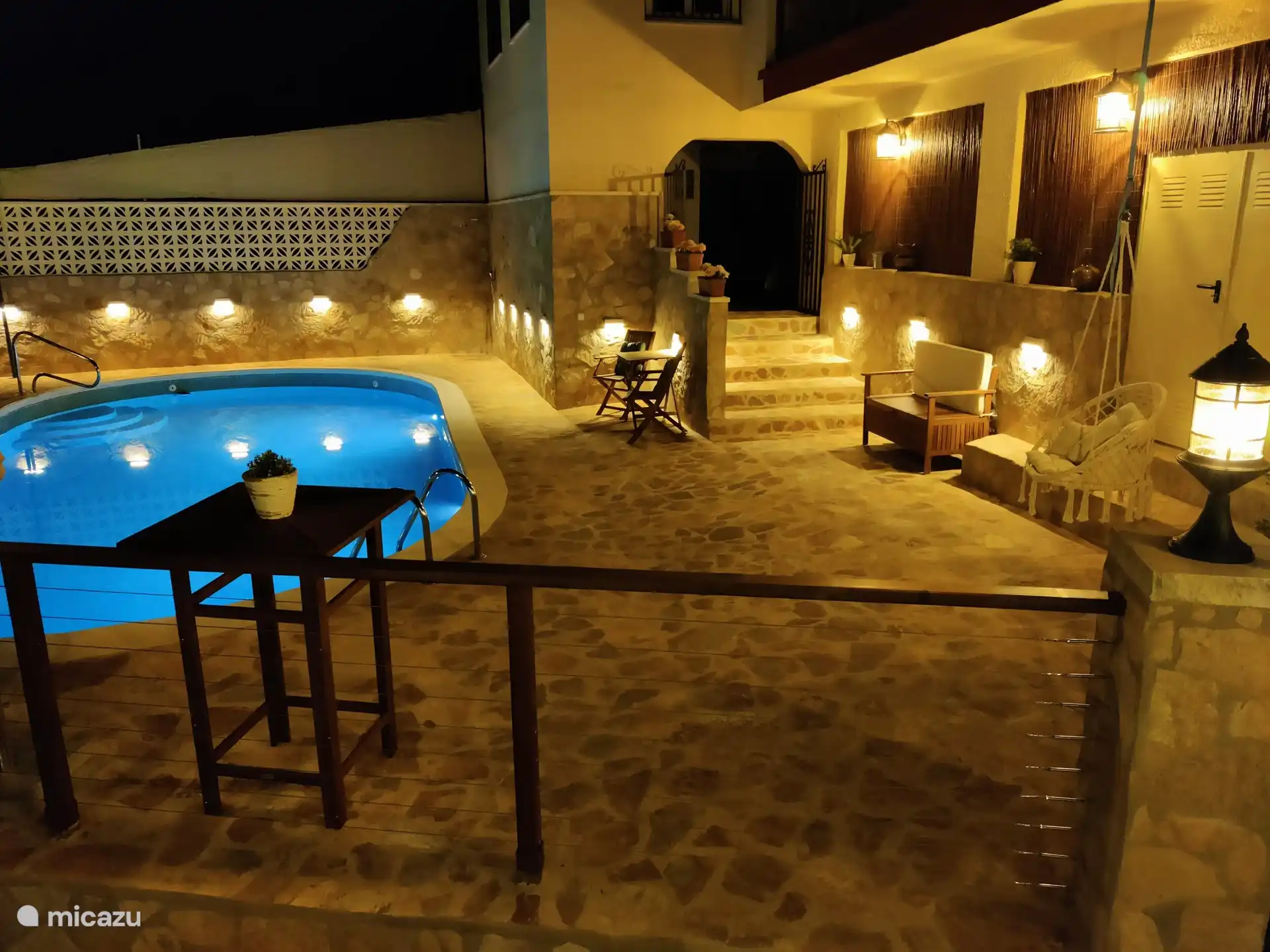 Piscina de noche