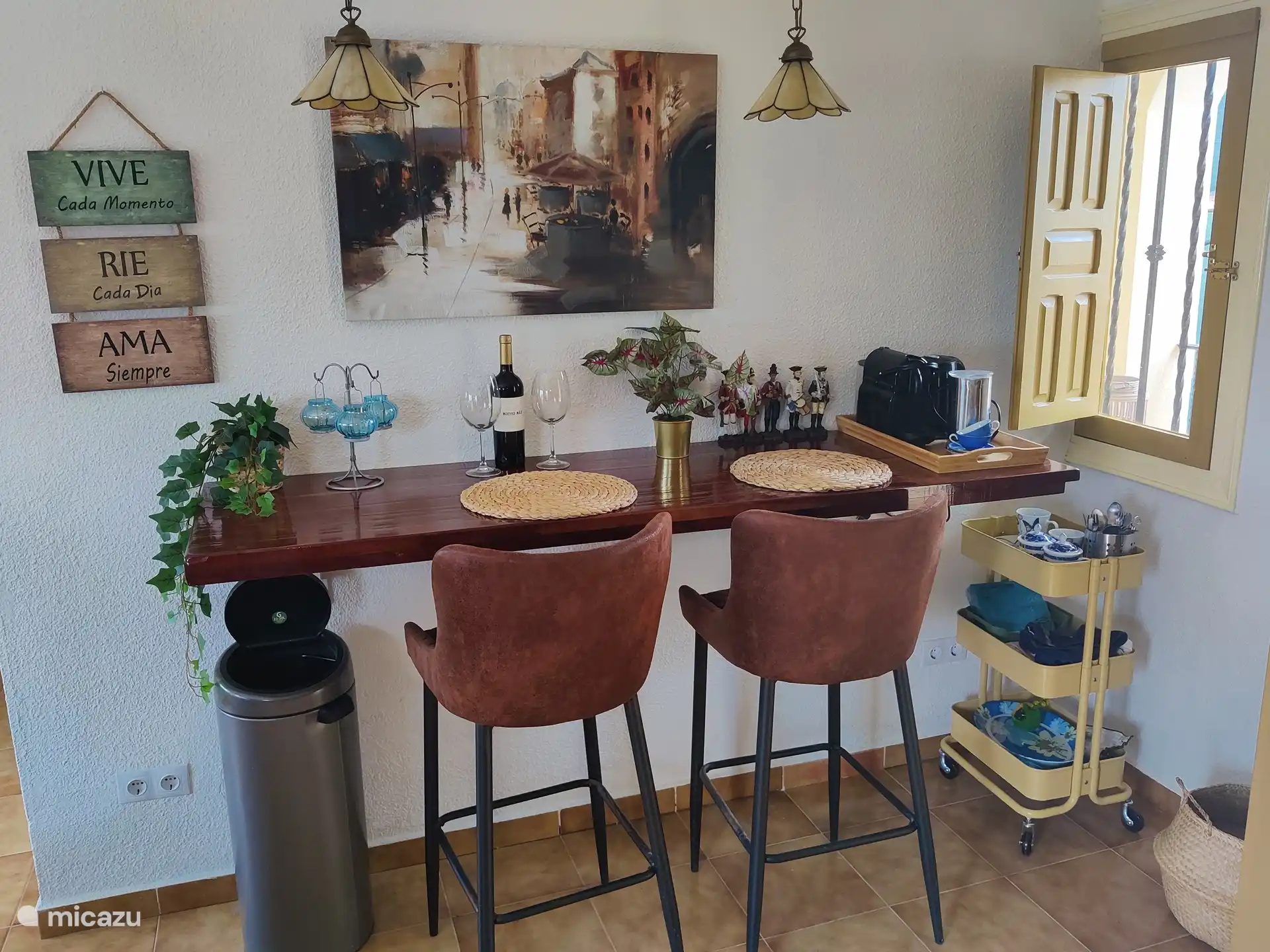 Acogedora mesa de bar.