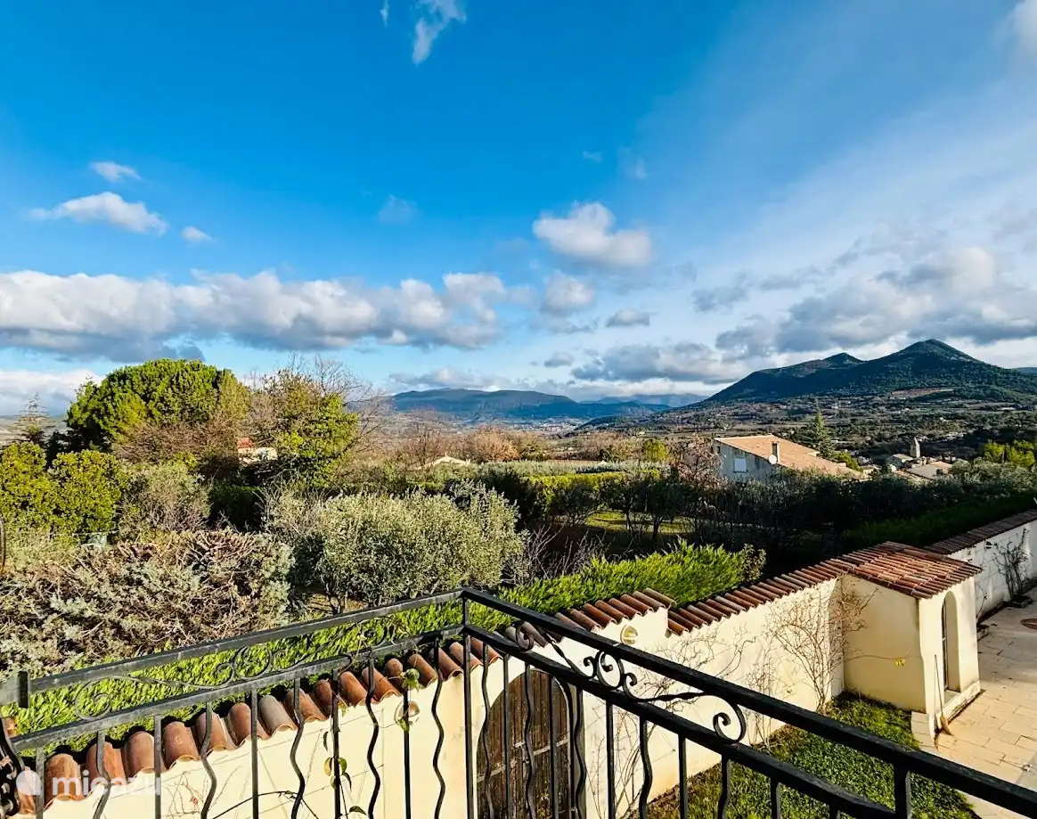 Vista de Nyons y 'Les Baronnies'