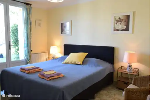 Dormitorio 2 BG con acceso al jardín.