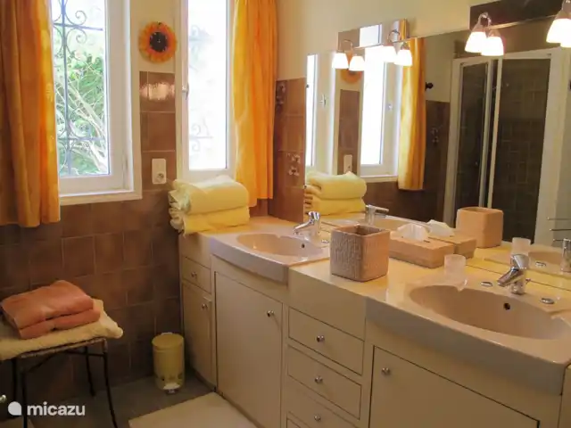 Villa Mirabel | France, Drôme, Mirabel-aux-Baronnies - villa Salle de bain 1 BG