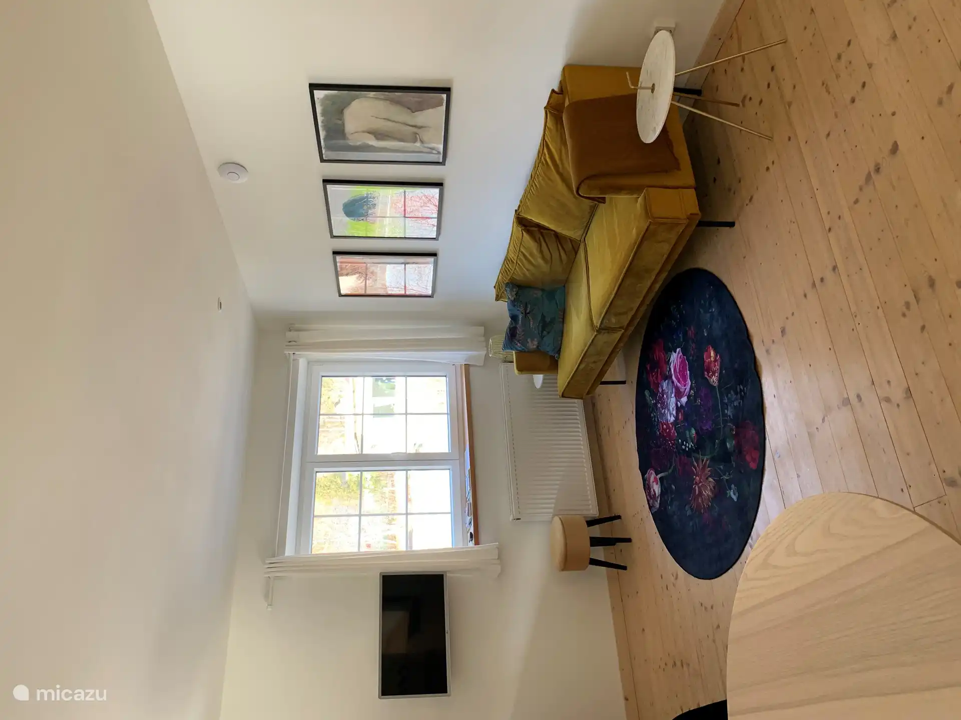 Joli canapé de Sissy-boy