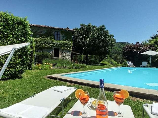 Casa vacacional Italia, Toscana, Camporgiano - villa Casa con piscina privada cerca de Lucca