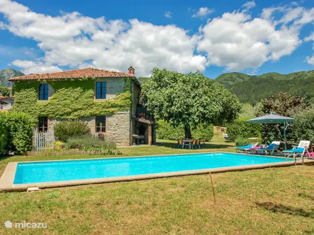 Location de Vacances Italie, Toscane, Villa Collemandina, villa - Maison avec piscine privée près de Lucques