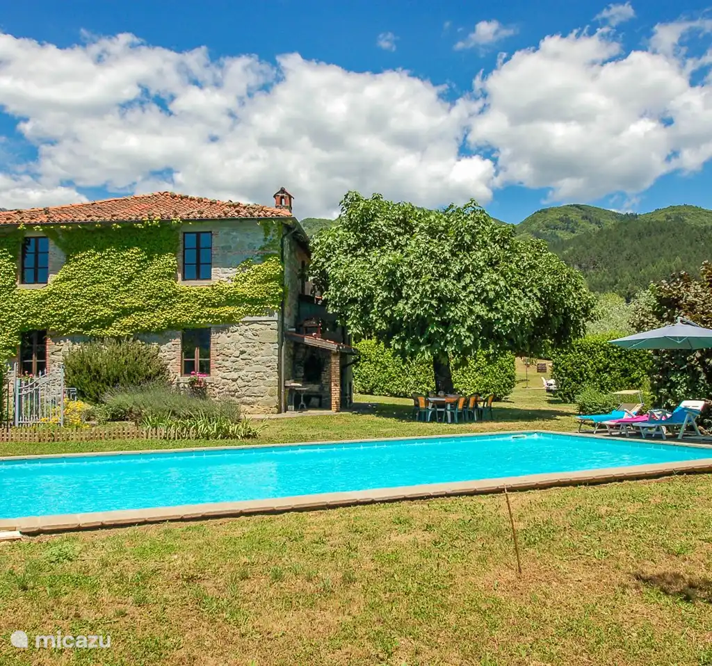 Huis met privé zwembad bij Lucca