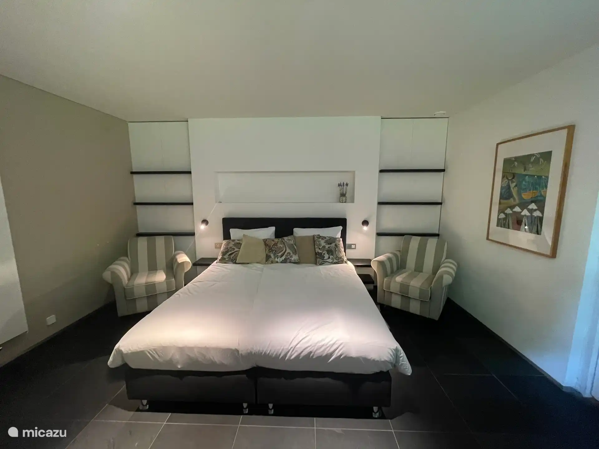 Twee persoons slaapkamer in souterrain villa