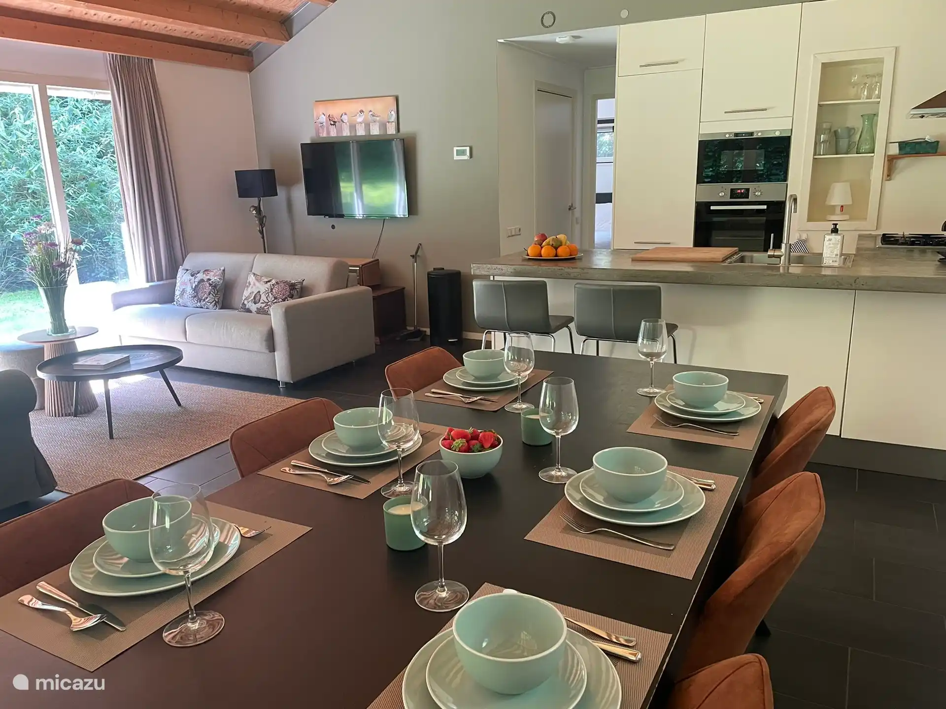 woon/eetkamer in de Hideout