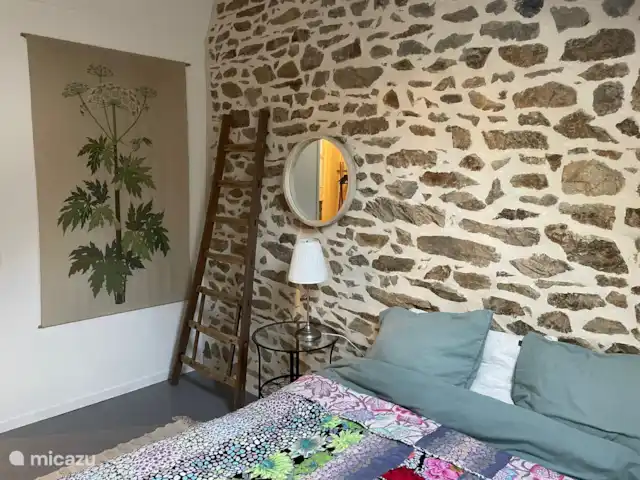 Maison de vacances Villejaleix | France, Allier, Saint-Fargeol - gîte / cottage Le grenier supplémentaire dispose de deux chambres supplémentaires et d’une salle de bains privative. Cette chambre mansardée est située dans la maison principale. Si vous souhaitez louer ce grenier supplémentaire, vous pouvez l’indiquer lors de votre réservation.