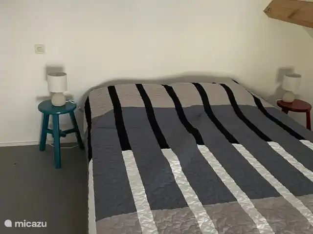 Maison de vacances Villejaleix | France, Allier, Saint-Fargeol - gîte / cottage Évadez-vous dans notre chambre mansardée atmosphérique, où un lit double confortable attend les rêveurs et les aventuriers
