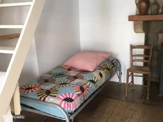 Maison de vacances Villejaleix | France, Allier, Saint-Fargeol - gîte / cottage Découvrez l'endroit idéal pour vous détendre : le lit confortable de notre maison d'hôtes. Soigneusement choisi pour votre confort, cet espace vous promet une nuit de sommeil réparatrice afin que vous vous réveilliez frais et énergique pour vivre de nouvelles aventures.