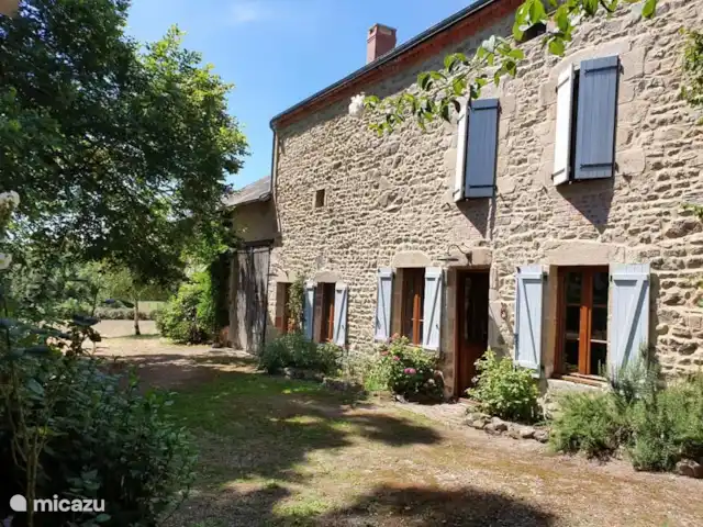 Maison de vacances Villejaleix | France, Allier, Saint-Fargeol - gîte / cottage Ce n’est pas n’importe quelle maison de vacances ; c’est un endroit où le temps s’arrête et où vous pourrez découvrir le charme envoûtant des collines françaises.