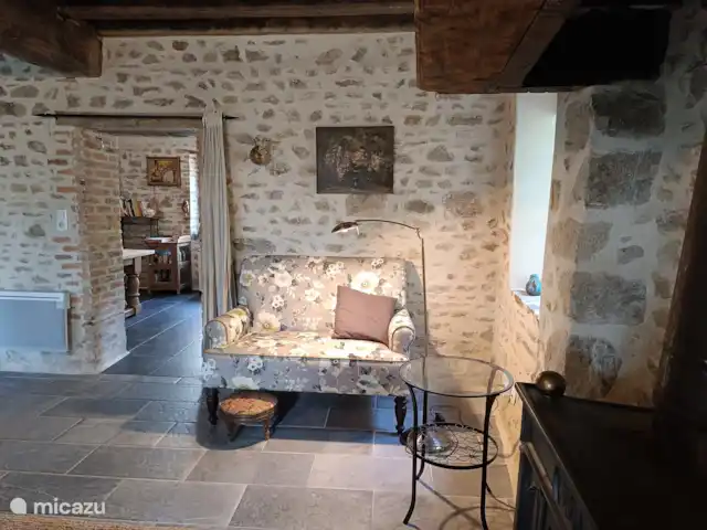 Maison de vacances Villejaleix | France, Allier, Saint-Fargeol - gîte / cottage Ce sont les petites choses qui créent la magie. Découvrez l'enchantement des détails subtils de notre jolie salle à manger.