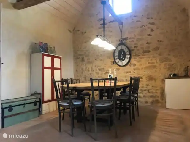 Le tilleul | France, Dordogne, Coux-et-Bigaroque - maison de vacances table à manger dans la cuisine